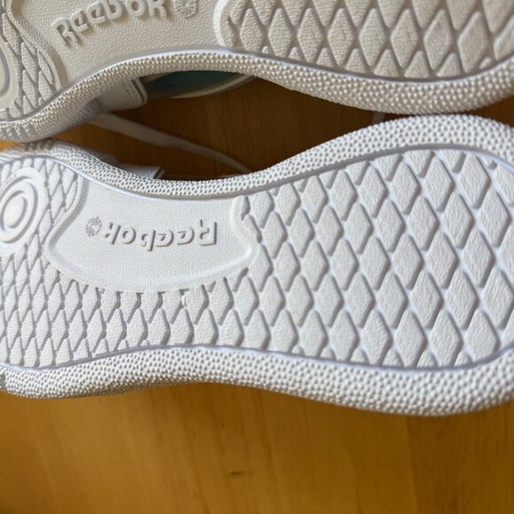 Reebok Wonder Woman 1984 Limited Edition Tennis Shoes Unisex Size 7 NEW NO BOX - Picture 2 of 16